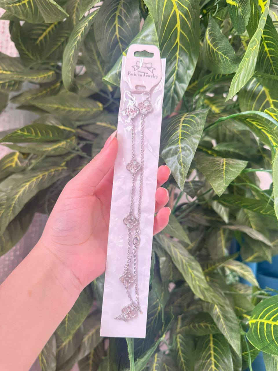 السلام عليكم ذهب برازيلي موديلات مختلفه سعر القطعة
(الف دينار):(سعر الدرزن9الاف) يوجد توصيل داخل سبع البور سعر التوصيل الف/الرقم*********** او خاص
