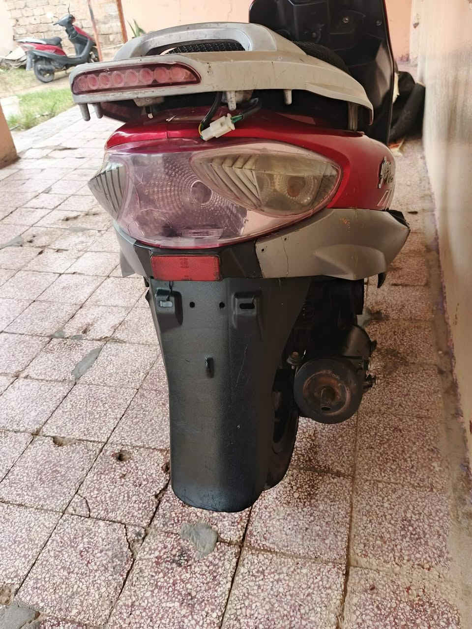 السلام عليكم دراجه سايم ابو عيون للبيع كله شغال صلف كهربائيات كله شغال مكينه فول  نعومه مابيهه اي نقص دراجه حيل نضيفه بدووون اوررراااق 
السعر. 550 او بي مجال للشراي 
العنوان. داخل الرمادي 
رقم الهاتف. ***********
