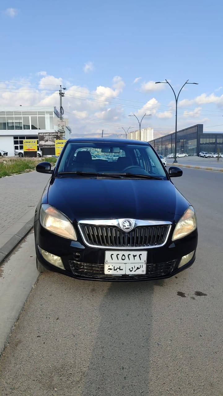 شکۆدا فابیا
٢٠١٣
ڕەش
دوو پارچە پارچە بۆیاخ بێ ناوگرتن
چوار جام کارەبا 
گێچی دیجیتاڵی 
گێچی گەورە
ئاوێنە هیتەر
مەکینەی ١٦ زنجیر کراوەتەوە بەشەرت
٦ گێر 
ئۆتۆماتیک و عادی  و سپۆرت 
تەبرید بەشەرت
سەنەوی بەسەر چووە
*********** السليمانية, العراق
