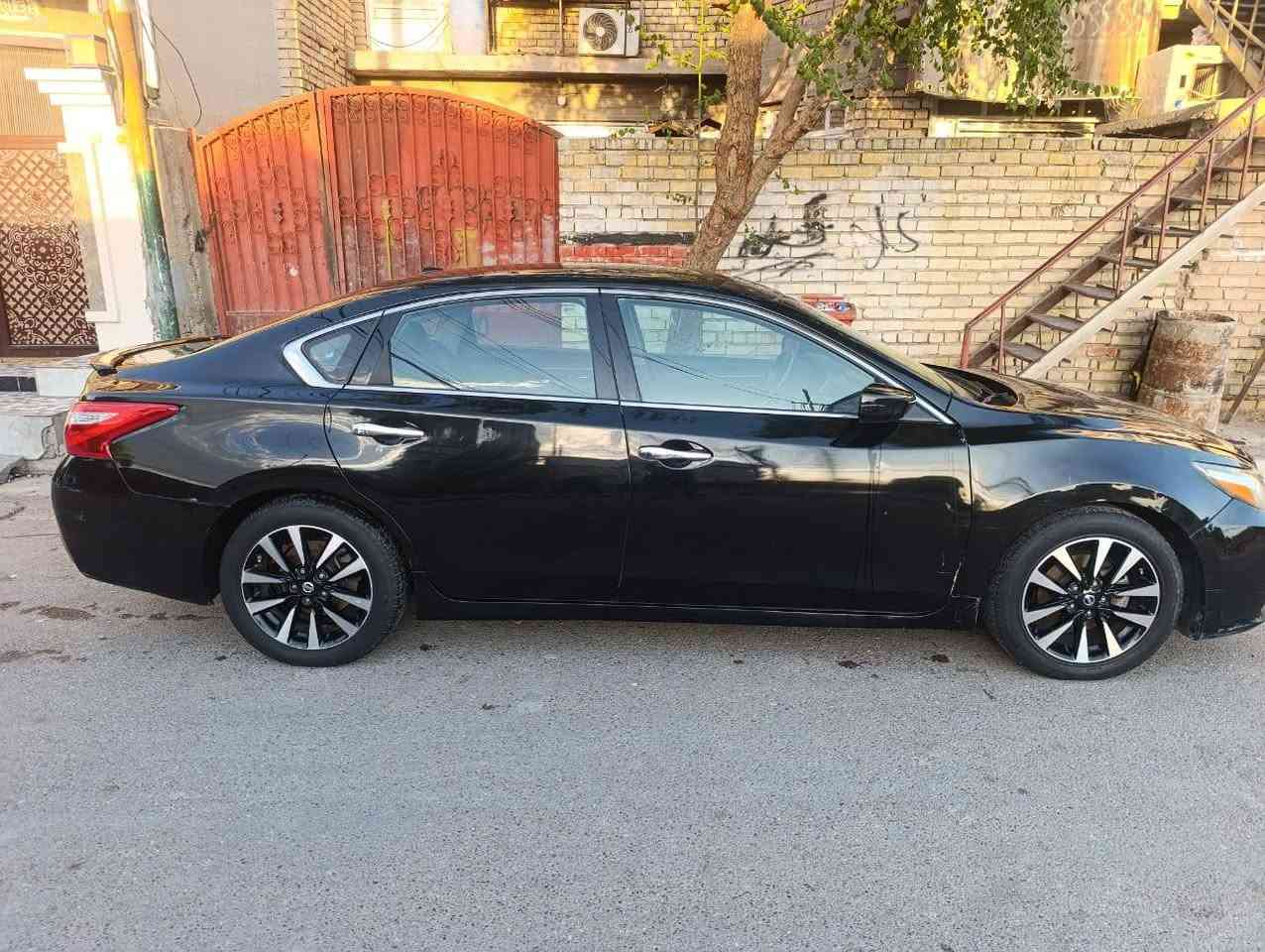 السلام عليك نيسان التيما للبيع 2018
بيهة 3قطع الممشة موجود بل صور جاهزة اينقص مابيه مكاني بغداد حي الجهاد  السعر 115وبيها مجال ***********
