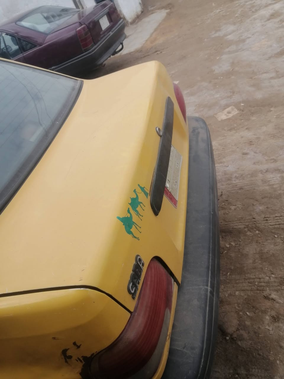 السلام عليكم.  سياره سايبه لبيع محرك بيه خيط بخار كشر نضيف شوفت عينك باتري جديد تايرات جدد دواخل جدد شواصي نضيفات بيها قليل اخياس المكان الدوانيه اتصال على الرقم. *********** السعر 12 وبيها مجال
