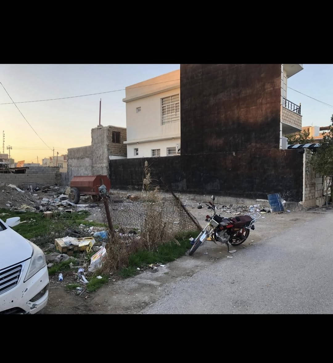 قطعه ارض مساحه 100 م طابو صرف 
تحرير دور الظباط الثانيه 
واجه5 نزال20 
***********
