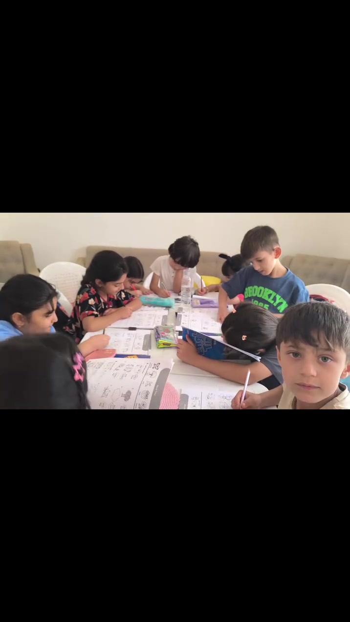 1-فەرهەنگی چەمچەماڵ بۆ فێربونی زمانی ئینگلیزی و عەرەبی و مەنهەجەکانی قوتابخانە.
2-بۆ هەموو ئاست و هەموو تەمەنێکە.
2-دیاری خول شەوانە مامۆستاکان بە online بە ئینگلیزی قسەدەکەن لەگەڵ خوێندکارانی خۆیان .
3-میکانیزمێکی تایبەتمان هەیە بۆ منداڵانی باخچە.
4-پارە نادەیت تاوەکو دڵنیا دەبیتەوە.
5- پاس دابین کراوە🚌.
6-داشکاندنی خێزانیمان هەیە.
ناونیشان ؛گەڕەکی مامۆستایان نزیکەی جەبار جەڕاح.
***********

