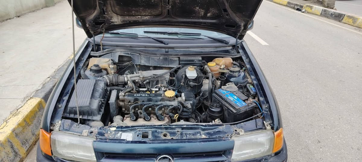 السلام عليكم ورحمة الله وبركاتة اوبل استرا موديل 1994 حجم 16 ما بيها اي قطرة صبغ شرط لا مصلح لادواير ولادوسات وضع شركة السيارة من الدعامية لي الدعامية كلها تدفئة شغالة تبريد بيها  ينرادلو صيانة نظام ABS اير باك محرك شرط ماشاء الله باتري جديد تايات جدد قفل مركزي ريمونت سيارة حيل نضيفة والله شرعي موجود بل موصل دوشمة كاملة سيارة برغي ما يعوزها مكاني الموصل الايمن شراي خابر وتدلل ***********
