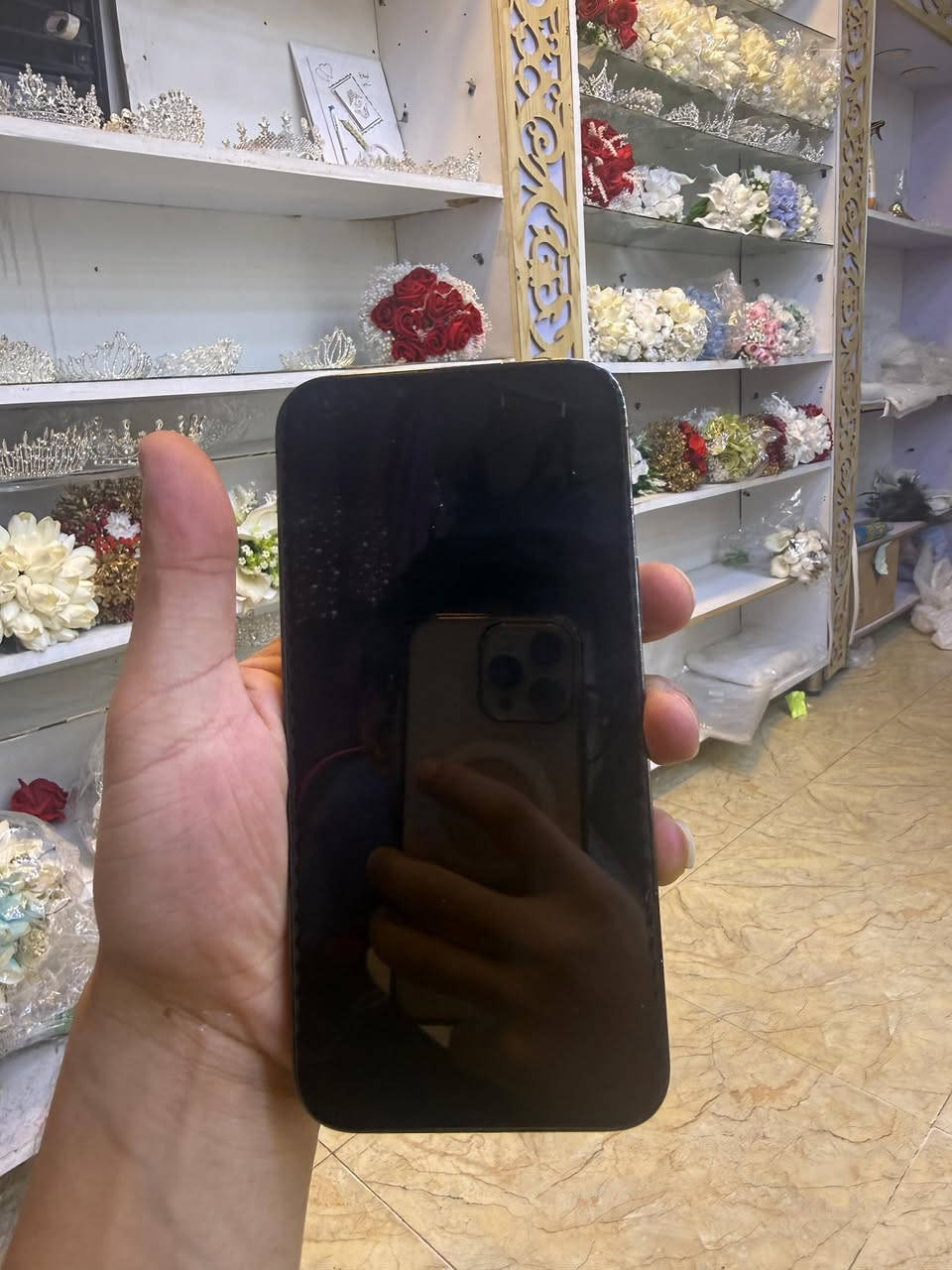 ايفون 📲 13 برو ماكس بطاريه 100 مبدل بي بس شاشه واكف فيس إيدي الجهاز لون زيتوني الجهاز نضيف ما مفتوح لاستفسار @*********** واتساب
