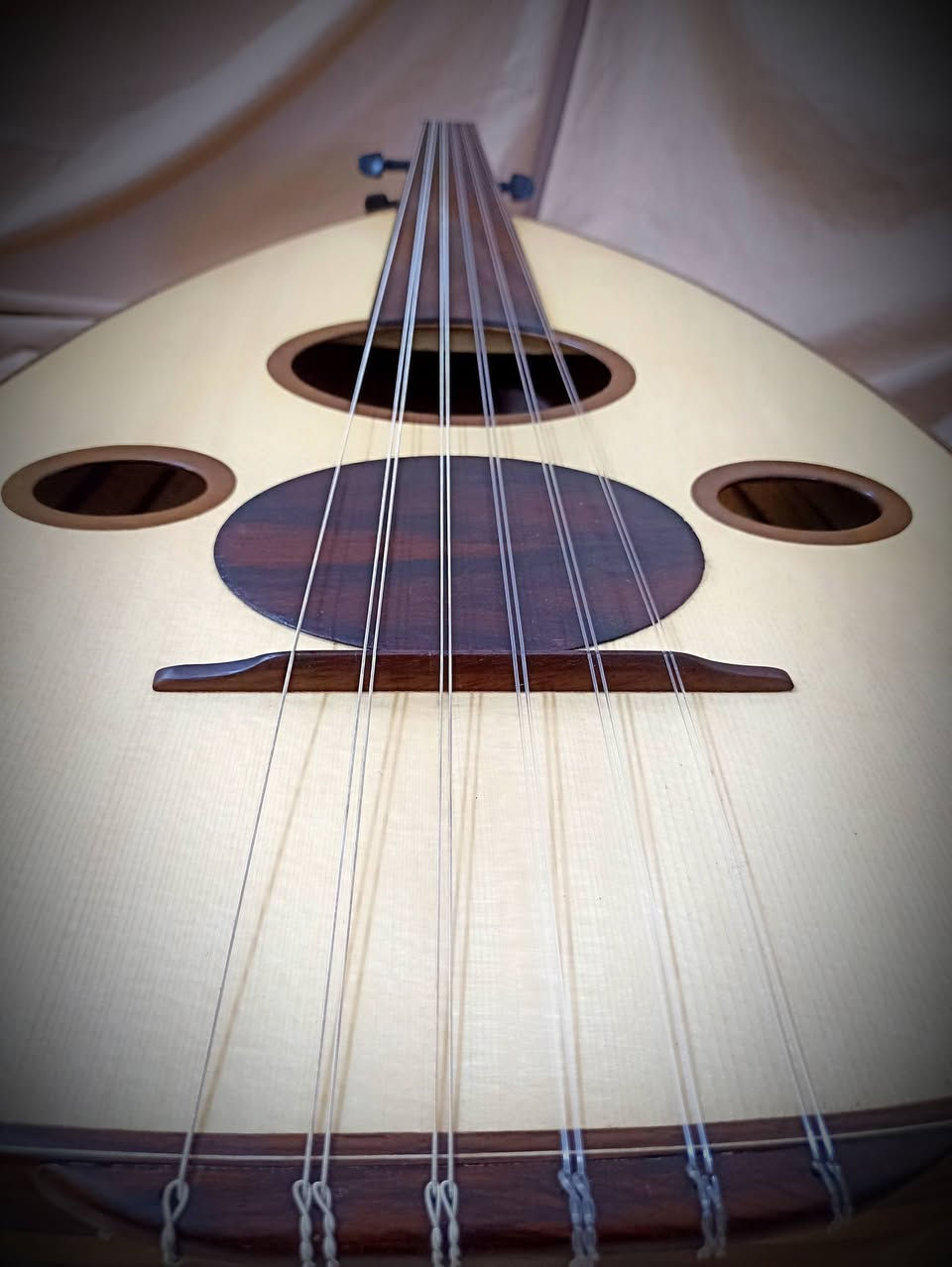 السلام عليكم (( صناعتنا )) 
سيسم هندي 
الوجه سبروس
المسطرة + المضرب سيسم هندي
المفاتيح ابنوس
تحياتي لكم 
واتساب///  ***********
