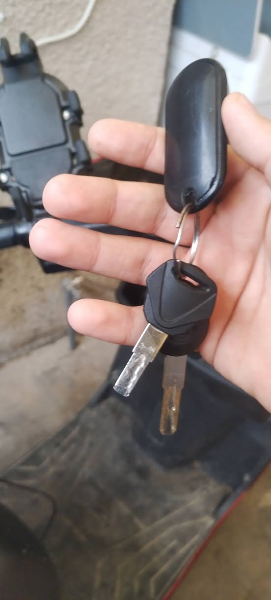 سلام عليكم دراجه شحن سايج
نوع سكنس رياضي
الدراجه بطاريته جدد 6بطاريت الكبار 72فولت 32امبير
لايتات على ناصي اشاير يمنه يسرة كلشي شغال
ملف 2000
كلشي بيهه البلادي ما الشركه
بس بيهه اشوي تفاصيل مثل التعلاكه و الكفر الي وره
الدراجه تخبل ذاك اليوم بدلت البطاريه وتجي وياي استاند تعليك وستاند موبايل وستاند جانبي رياضي اني خليته الأصلي موجود بل صندوق
وتجي وياه صندوق وتكدر اتشيله اتحط تجوه همين موجوده بل صندوق سرعته 60 حقيقي وتشغيل عن بعد و قفل p وقفل تاير و استيرن اطيني سعرك اذا عجبني بل عافيه مكاني بغداد الشعب رقمي *********** موجود بس رسايل ما موجود مخابر
