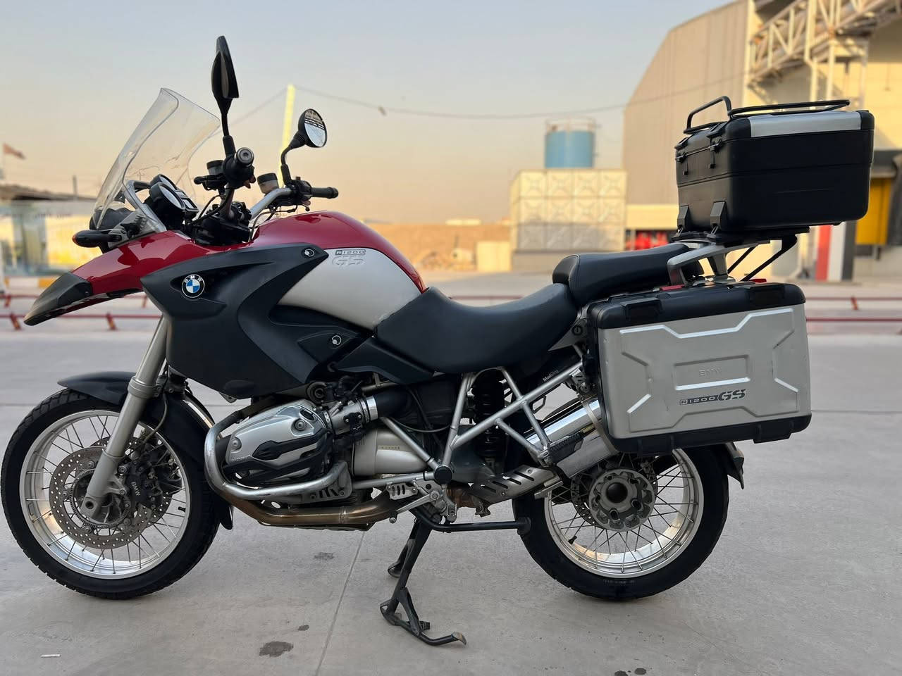 السلام عليكم اخوان / من رخصة الادمن
Bmw gs 1200 موديل 2008
رمبه بحالة الوكاله من كلشي
الدراجه طك كارتون وفول تزويد
بجم لد اصلي درع مكينه ودرع ع كاردن
سويجات الاصليه مالتهه عدد 2
ريمونت سرقة
وباقي مواصفات ال جي اس معروفه
الدراجه جديده جديده جديده
نقص فقط كيج البانزين ما يشتغل
مكاني بغداد ابو دشير
***********
جنط 3 بلاد
واقيات يدات ما شادهن موجودات
كتلوكات الشركه وياهه
