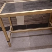 فاترينه جام وميز حديد وتعاليك عدد كبير للبيع للتواصل 07702589917