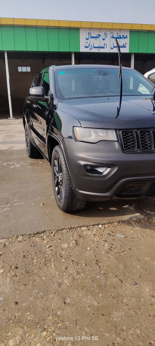 للبيع موديل 17 اصل ما معليه
رقم بصره بسمي 
السعر 200 وبيه مجال
***********
