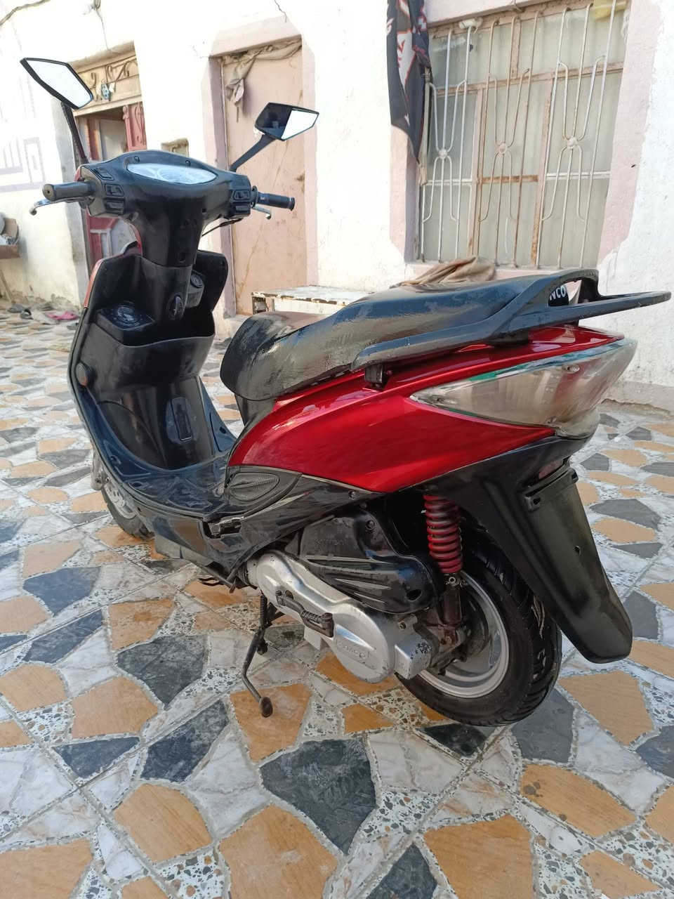 دراجه للبيع جي فور كوري نظيفه سلف هندر  كله شغال لايت زنون
 ***********
