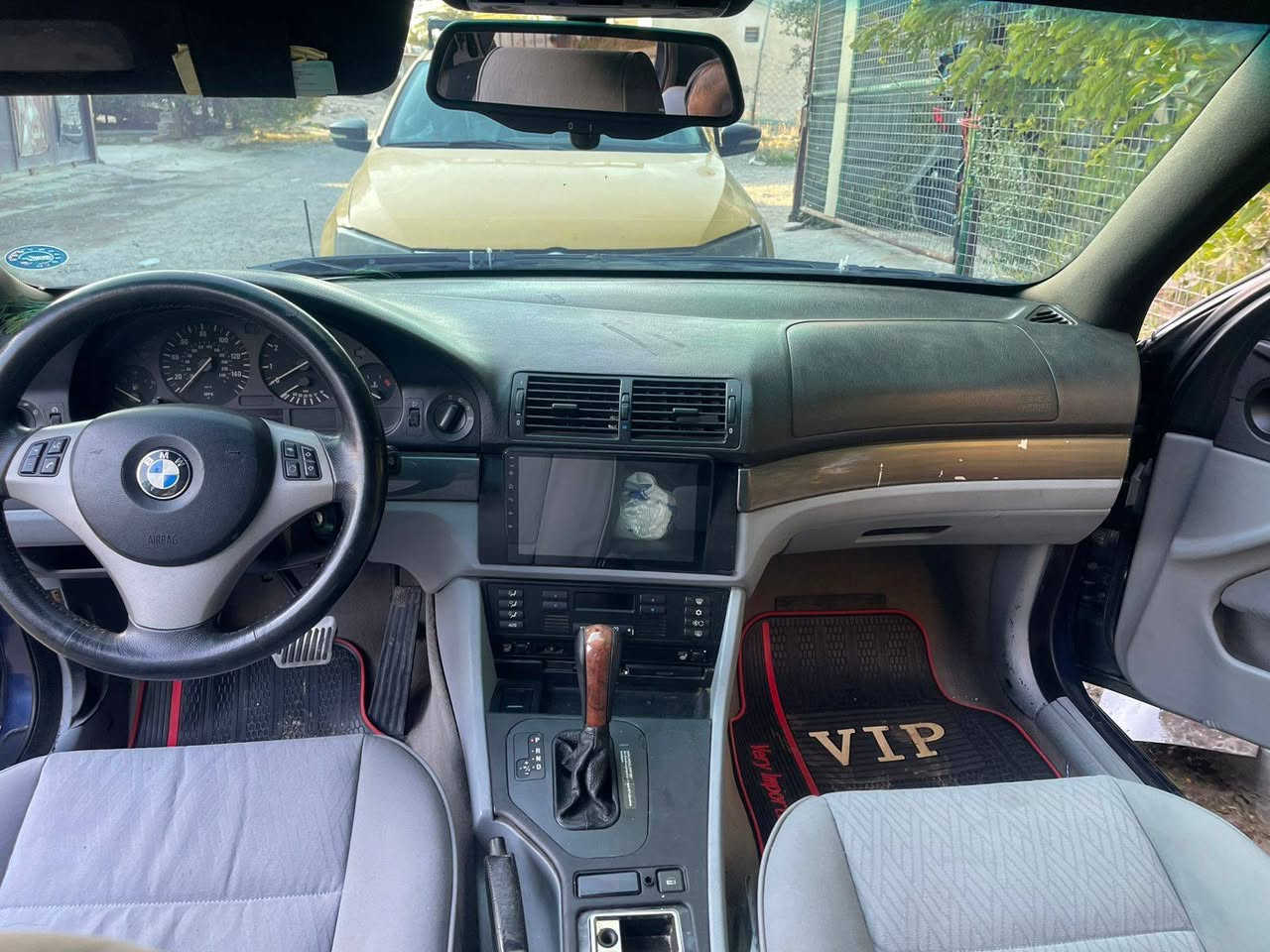 السلام عليكم
صقر موديل ١٩٩٧  حجم ٥٢٨ تك فانوس عليهة كت m ويل او دواخل السيارة بحالة ممتازة مصبوغة عام للجمالية عليهة منضومة زنون اصلي كشنات مخمل تبريد ثلج السيارة معدلهة ٢٤٠ شرط  ماشية ٣٥٤ ميل هي مابيهة حادث مع ذلك تجي وتسوي سونار وتشوف هاي للتاكيد لان من اخذتهة اني ما سويت سونار رقم انكليزي الجديد السيارة جاهزة شغل وطلع مكانهة بغداد الزعفرانية هاتف ***********
سعر 95وبيها مجال حك جيه
