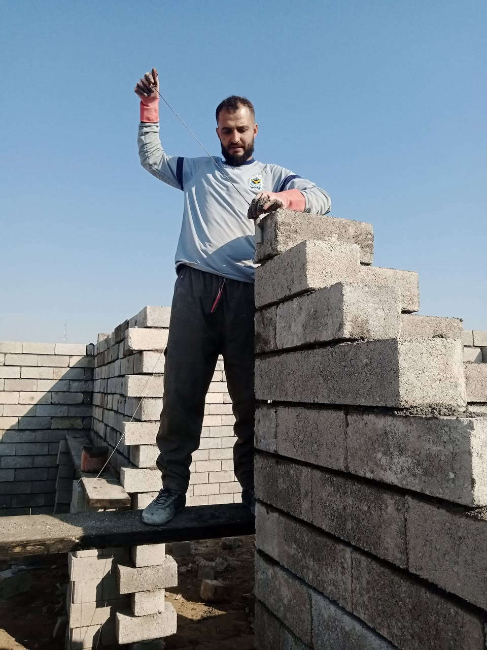 السلا عليكم كادر بناء متفرغ حاليآ
بناء شرط رقم واحد ع شاهول والخيط
وزن بصوندا وقياسات ع مليم 
بيت او سياج او ستاره او بيتونه
كله سعر واحد الله يرزقنه ويرزق الجميع
***********
