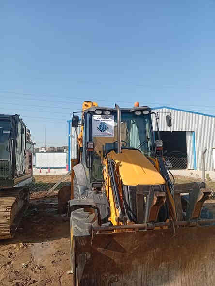 السلام عليكم مكينه جي سي بي للبيع جديده رقم شمالي موديل 2011 سنويه باسمنا ثاني يوم مداور ماكينه كلش جديده داخل مالتها سبلت العنوان ديوانيه وهذا رقم الهاتف***********
