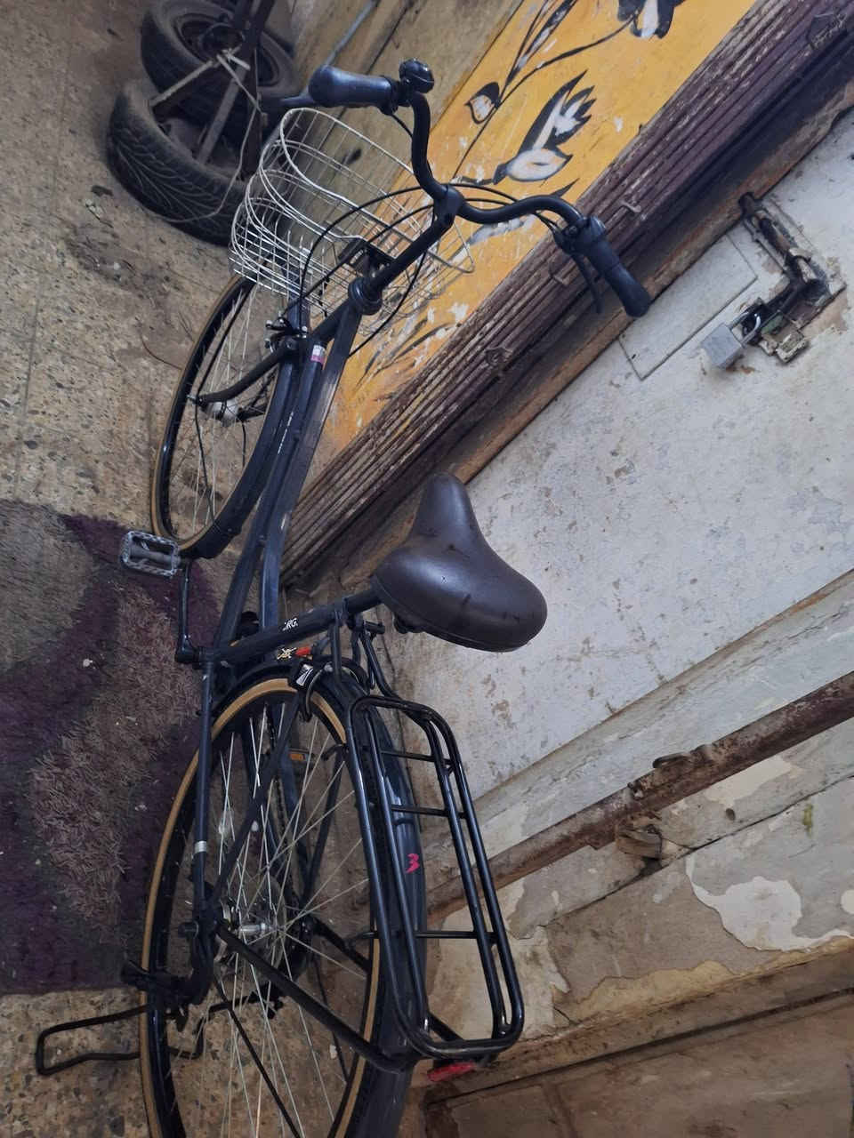 السلام عليكم بسكل لبيع حجم ٢٧كير ونص كير وحساس تاير عريض وزان  هاي قطعه ندره عنوان بغداد هاي قطعه ليسه تكرر غير مستعمل بل عراق جديد جدن زلق واحد مابي الون فيلي سعر خاص ***********
