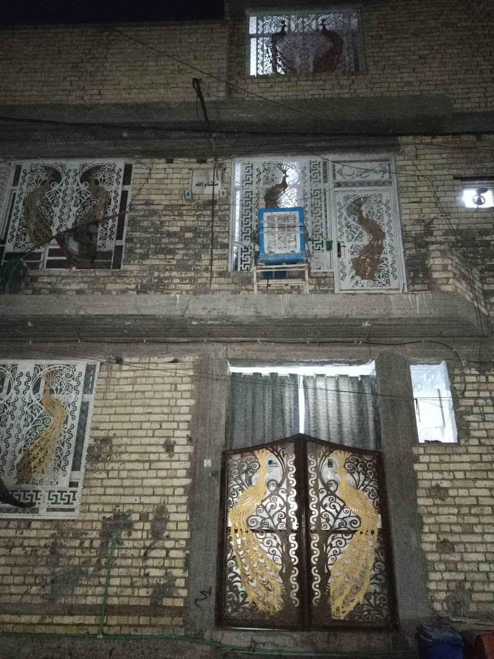 السلام عليكم
بيت ركن مساحة 80 متر بناء حديث  2020 جبهه 10 متر والنزال 8 متر  في منطقة الشعلة يحتوي على 3 غرف نوم و 3 حمامات واستقبال وبيتونه كبيرة 5.50*6.50 متر السعر 175 وبي مجال الاتصال على الرقم التالي 

*********** وبي واتساب
