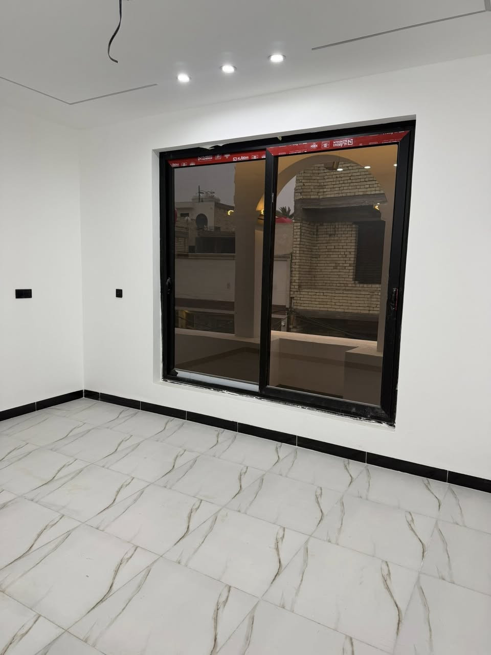 دارين لبيع بناء حديث
مساحة كل دار ٦٥ متر 
يحتوي كل دار على ثلاثة غرف نوم 
العنوان شارع سليم مجاور اسواق النبأ العظيم 
لاستفسار ***********
وات ساب ***********
