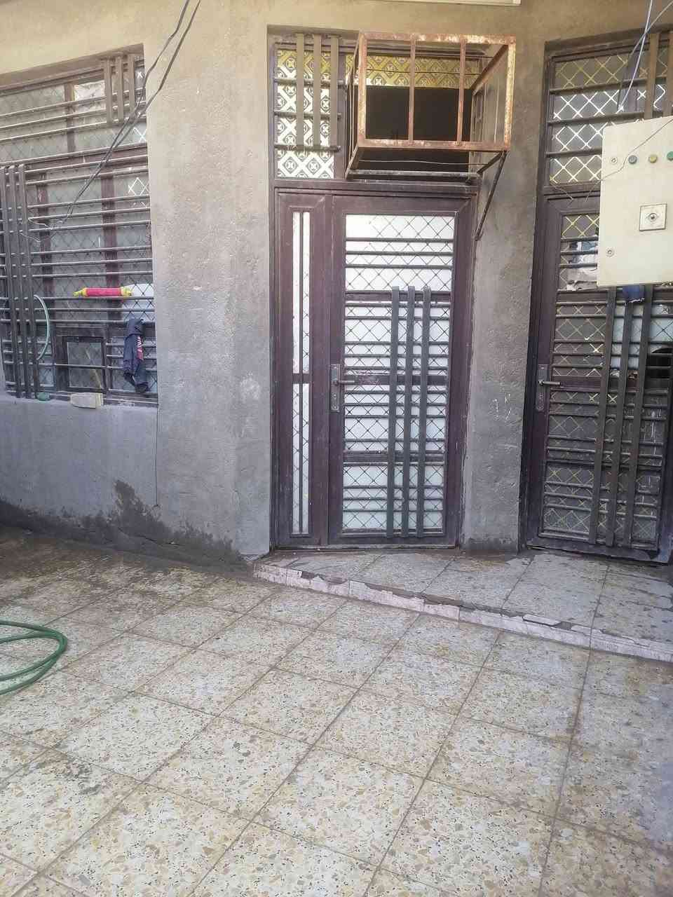 دار للبيع بغداد سكينه الزراعي شارع المكاتب ٢ /١١ مساحه ١٠٠ م ٥ *٢٠ طابق ١ سعر ٨٥ وبي مجال للاتصال *********** غير متواجد على النت يرجى الاتصال
