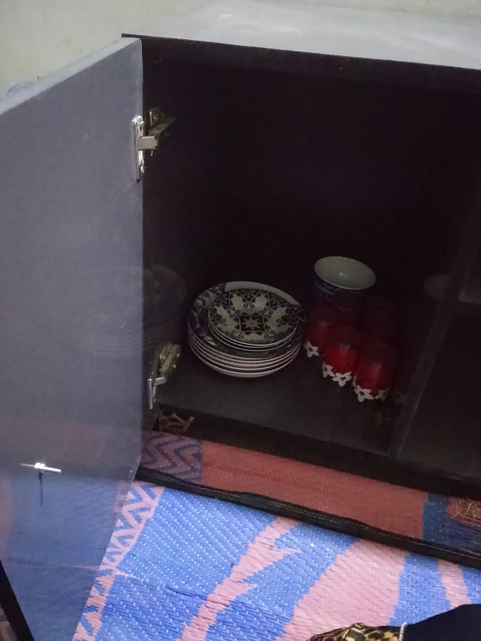 ميز بلازمه وداخل ترهم مزهريات او شي ضمو للبيع سعره 75بعده جديد التواصل خاص او واتساب ***********
