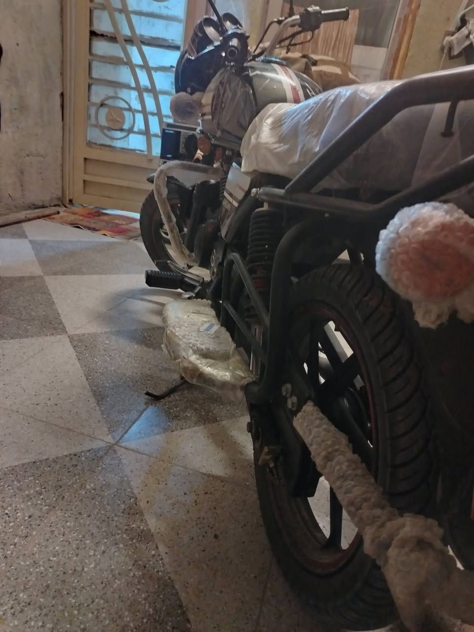 السلام عليكم من رخصة صاحب الكروب // دراجه دايوان موديل 20 اوراق اصولي الدراجه جاهزه من كلشي الحلال جديد تجي وشوف بعينك احله من الصوره سعر مليون و 300 مكاني كربلاء الحر  ***********
