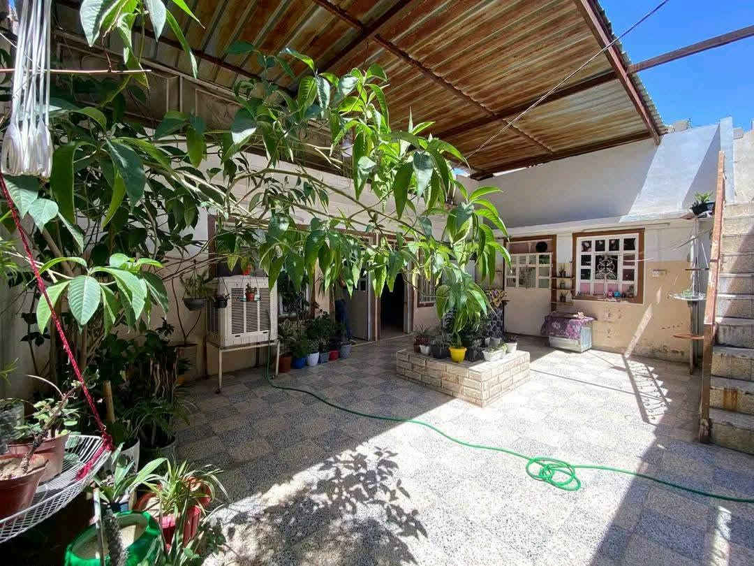 دار سكني حي البكر خلف جامع الرؤف
المساحة 110م واجهة 10م 
طابق واحد غرفتين نوم و مطبخ 
 وصحيات.مع بيتونه 
سند طابور ملك صرف من شرعي مباشر 
السعر ٦٠ قابل للتفاوض الاستفسار اكثر خاص


**إذا كنت صاحب هذا الإعلان وتريد حذفه لأي سبب، رجاءا أرسل رسالة إلى الدعم الفني**