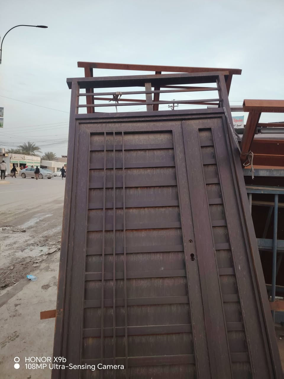 السلام عليكم ورحمة الله وبركاته اخوتي اصحاب الا,عمار الي يحتاج  يخابرني والتوصيل مجاني************************* ابو نعمه
