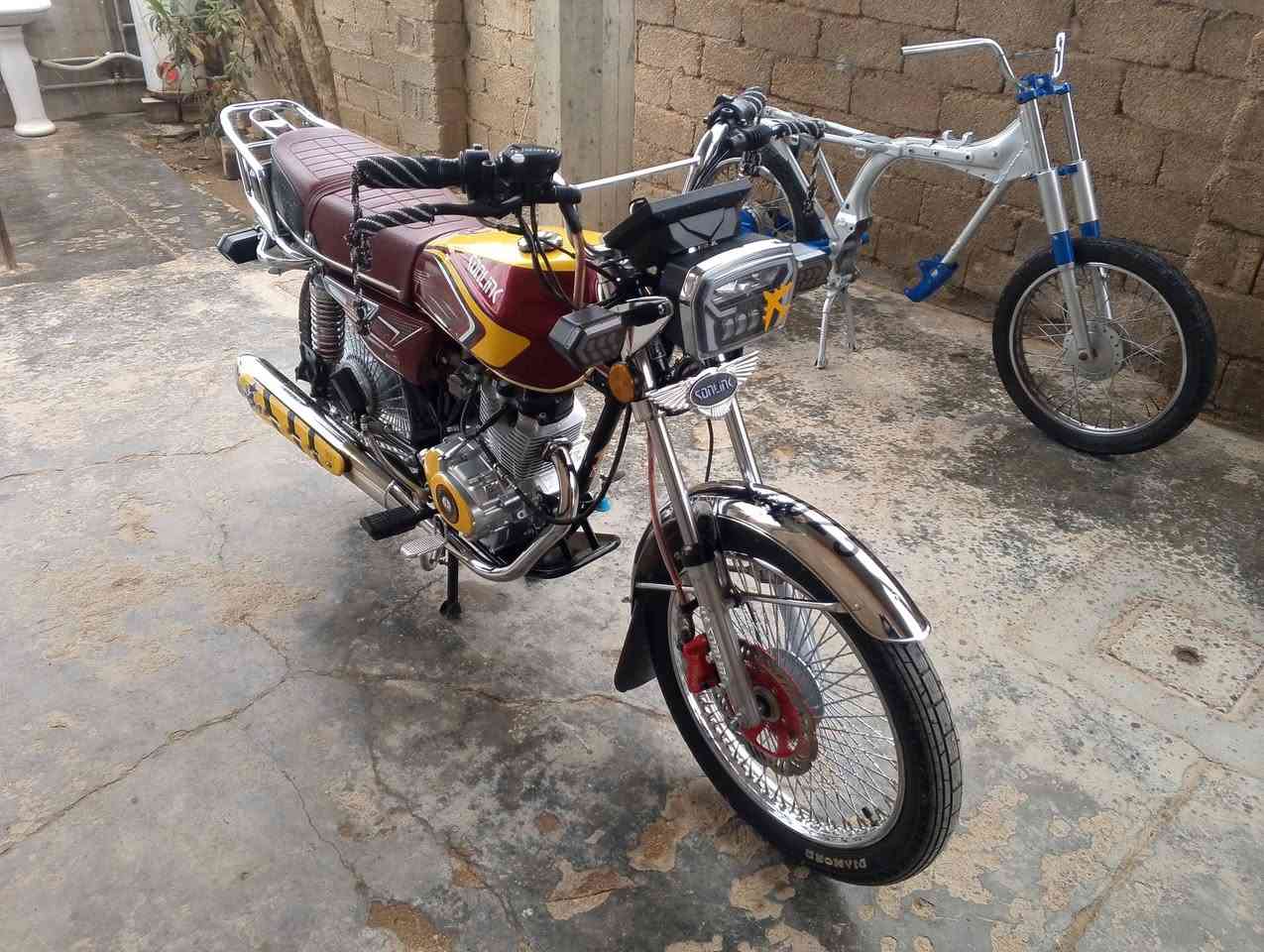 السلام عليكم دراجه سونك خمسه كير بدون سلف درجة احله من الصور وصلت بسوك الجمعه ليوم 725 قفل 750
للبيع او مراوس بهيوشه او غير دراجه عادي حسب القناعه
مكاني القائم حصيبه *********** ادمن وافق حبيبي
