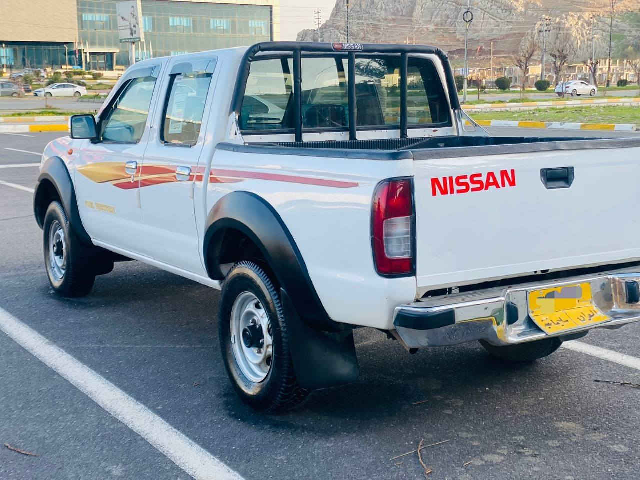 بەناوی خوای گەورە
ما شاء اللە

 نیسانی دەبڵ ئەکسل  2008 یابانی....
ناو سوور -- جام کارەبا -- دەبڵ گێچ -- قفڵ مەرکەزی 
ڕەقەم سلێیمانیە
سەنەوی تا 2028 تازەیە
بەشەرتی گێڕ و مەکینە و ئەکسل و دەبڵ ئەکسل تەقەو ڕەقە 
تەبریت و پاوەر و کارەبایی مەزبووت
چوار تایەی لۆکی لەژێردایە
شاشە ئایپاد
ماڵی دۆستە
بێ شووخت و چاڵە 
نموونەیە لە هەیکەل و جوانی
بەنسبەت بۆیاخ حیزام بۆیاخە لەسەر ساغی
دەعم و لێدرانی نیە بەشەرت
سەخف و شانەکانی بۆیاخی نیە
تەنیا لەسەر بۆیاخ هەڵدان بۆیاخ کراوەتەوە دەنا دەعمی نیە بەشەرت
سعری 125 گەڵا 

ژ.م ***********
***********
لە ڕانیەم رانية, السليمانية
