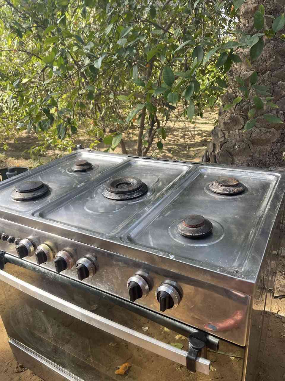 طباخ مستعمل قليل فرش مصري نضيف السعر ٢٠٠ الف المكان المقدادية لتواصل عل هذا الرقم ***********
