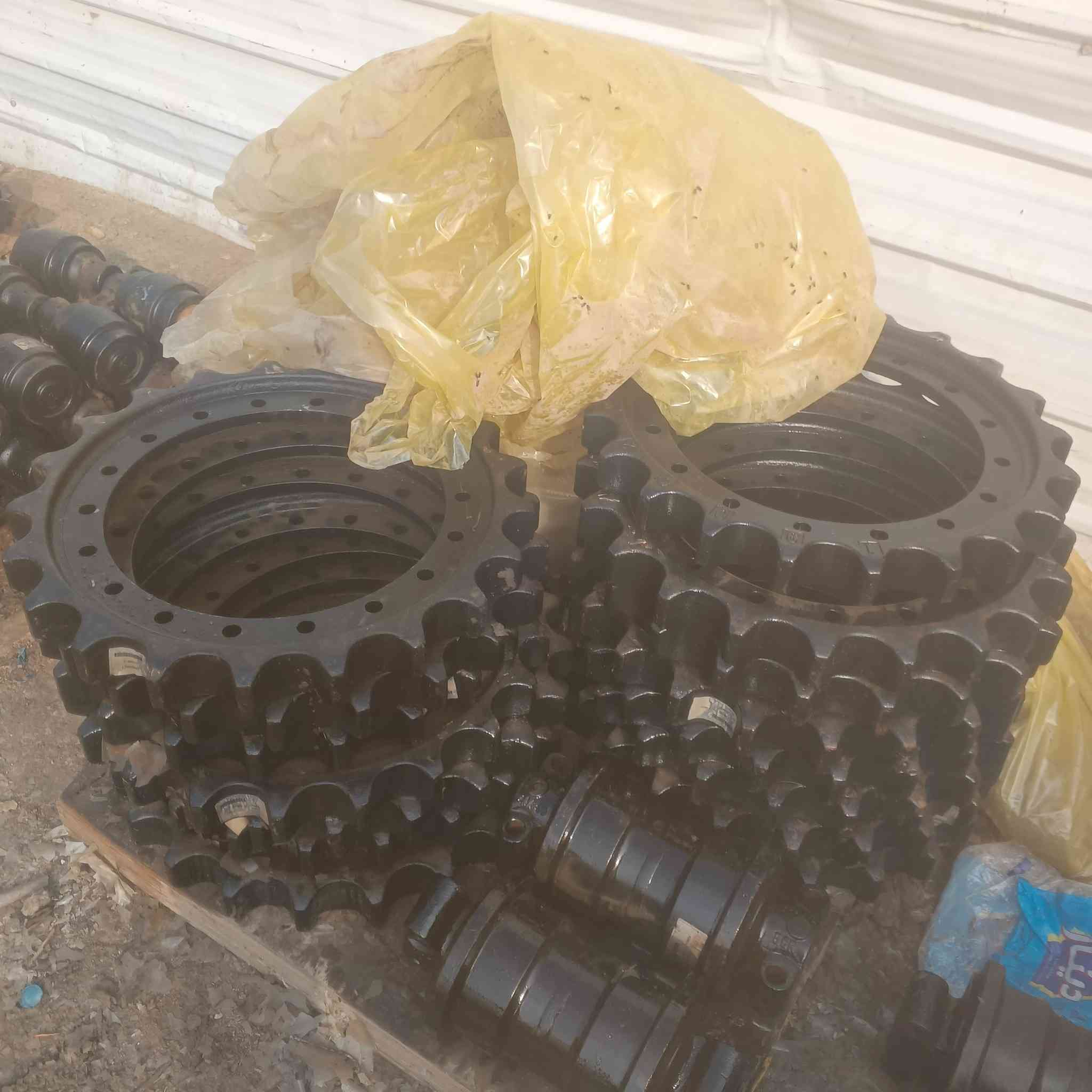 على بركة الله يوجد لدينا:
سبروكتات Z,Z3 + رولات Z,Z3 + ورولات مكينة 350
للاستفسار اكثر:‏
‪***********‬‏
