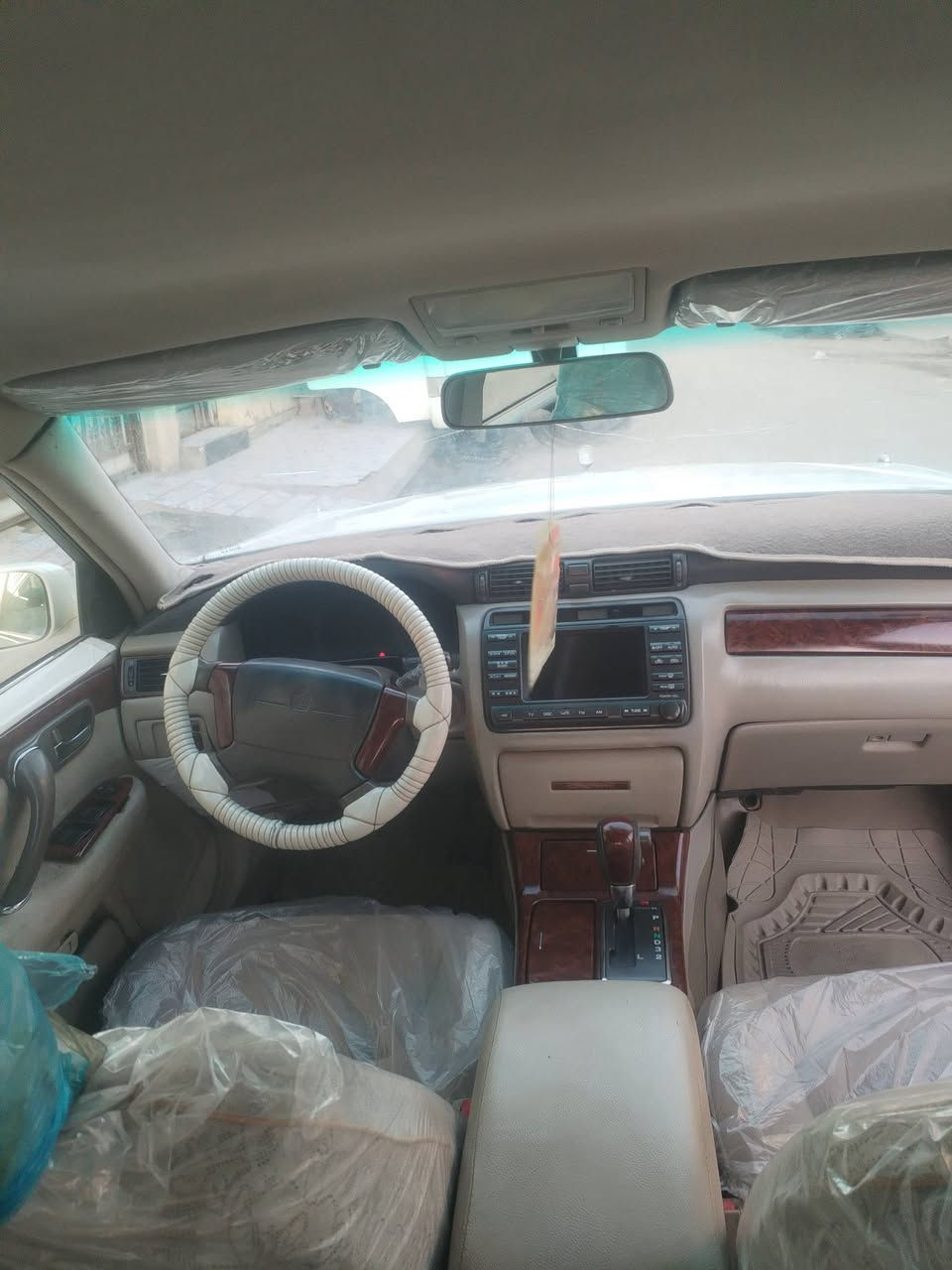 السلام عليكم جنون للبيع مكفول كص ونقل وضربه بيها مكانات صبغ سياره حلوه وجاهزه بسمي رقم انكليزي موديل 2001مكينه وكيل تبريد كله جاهز للاستفسارالسعر 120 وبيها مجال قليل  الاتصال على الرقم مكلف بالنشر  ***********
