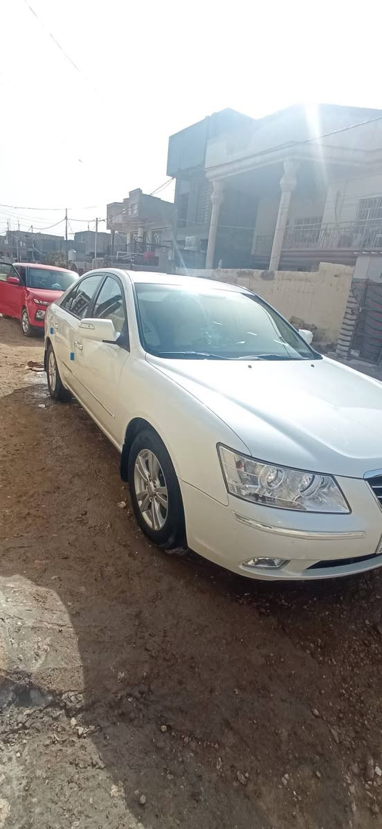 سلام عليكم سوناتا خليجي للبيع موديل (2010) فول مواصفات فتحت سقف تحكم ستيرن جهتين اي بي اس سياره جديده كلش سنويه جديده رقم جديد هزه جديد تحويل ثاني يوم  السياره كفاله عام محرك مكفول على وضع الشركه محرك (2400)  السياره كلش جديده  
سياره ماشيه 180الف
 الهاتف (‏‪0776 580 7507‬‏
