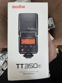 كاميرا • متاح