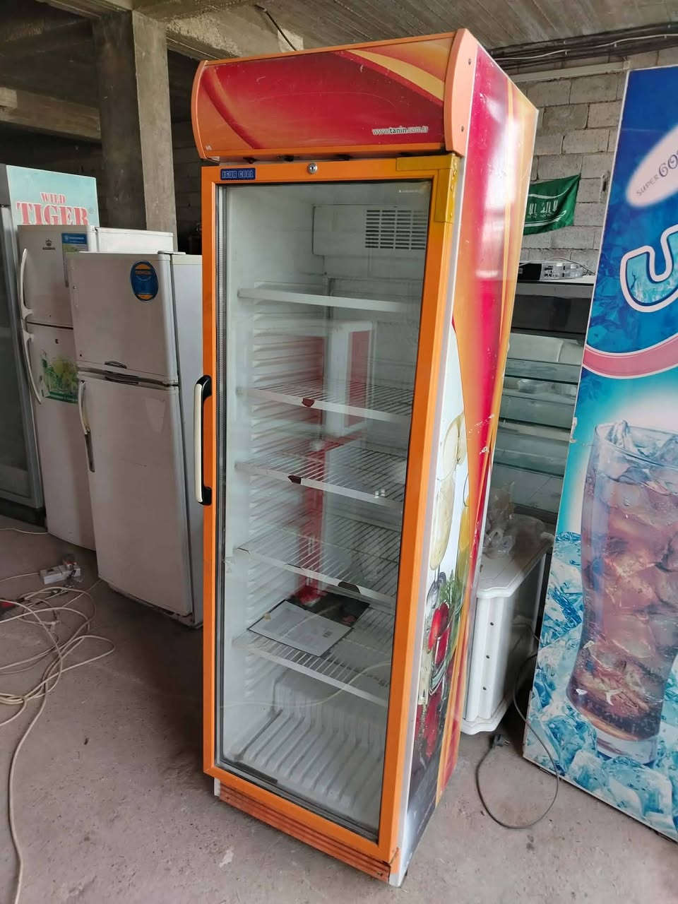 ثلاجات عارضات للبيع الوحدة ب250الف وبيها مجال .. العنوان بنجا علي فرع خلف بانزين خانه الطاهر***********.....***********
