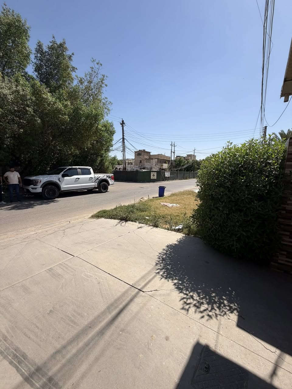للايجار في السيديه
بيت 🏡 500م تجاري 
يصلح مكتب نائب او حزب او مركز تجميل او اي شي مشابه ذلك 
يحتوي على 5 غرف وصاله كبيره 
حمامات عدد 2 
كراج يسع 5 سيارات 
مقابيله تشجير شارع 15 رصيف 6 م

للاستفسار 
***********
***********
