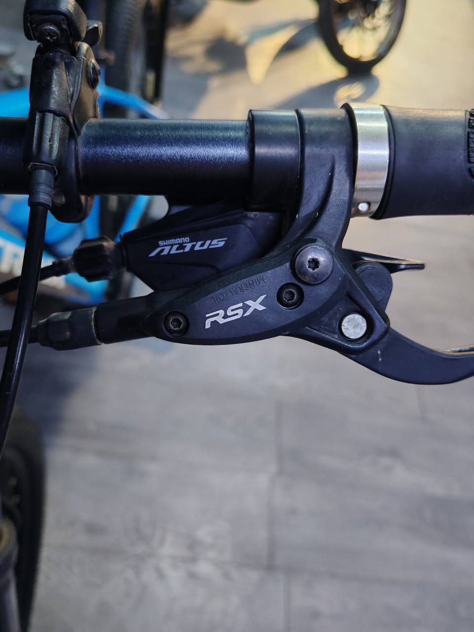 سەلام وعلیکم
مارکە Trinx X1
قیاس 27.5
لاشە M
 گیر 9 speed
بریک دهن
تایرات مارکە  kenda
 دبل هەوا
قلیل ماشی..


**إذا كنت صاحب هذا الإعلان وتريد حذفه لأي سبب، رجاءا أرسل رسالة إلى الدعم الفني**