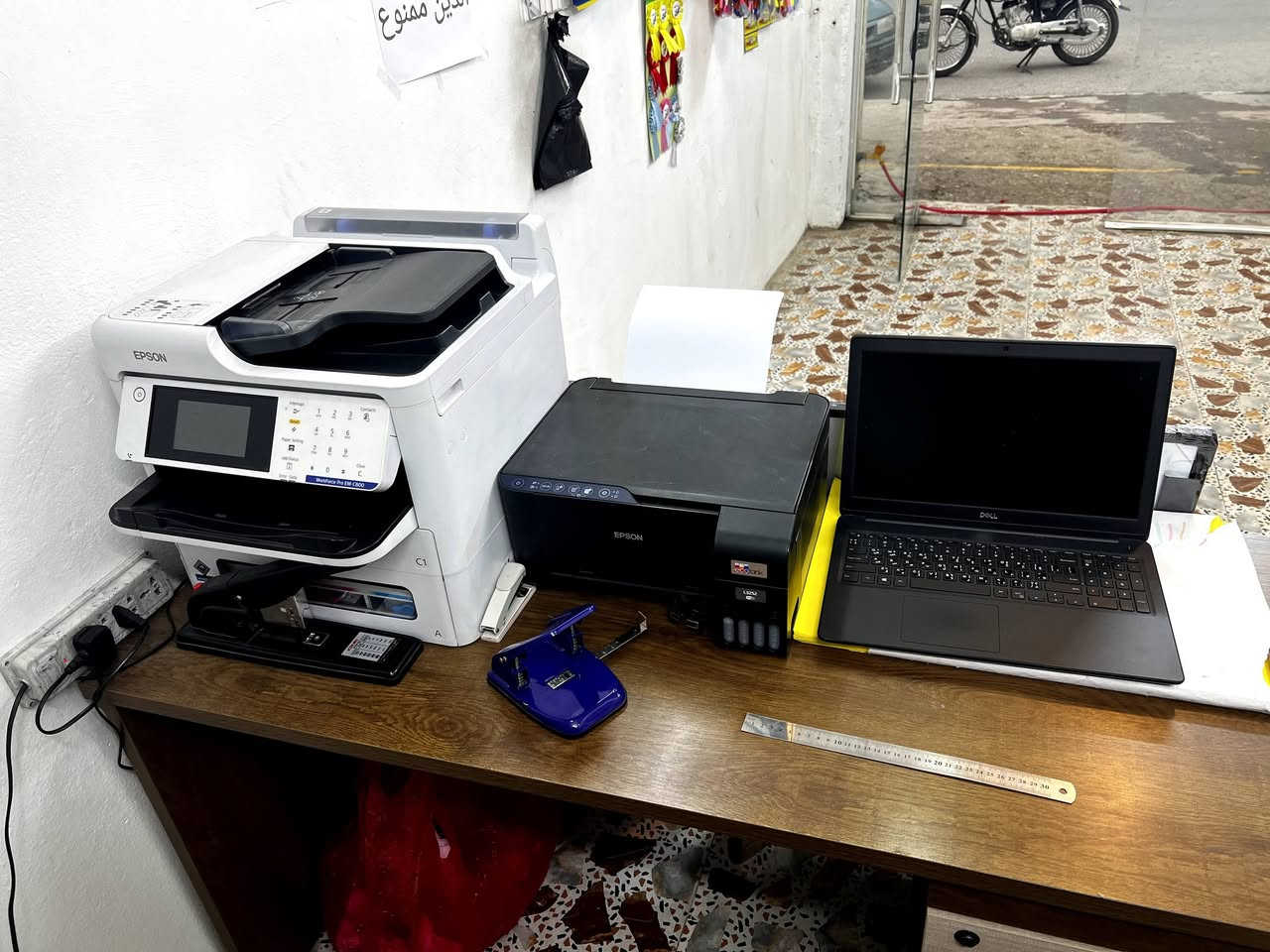 محل قرطاسية واستنساخ للبيع + المحل سرقفلية محتويات المحل طابعة ايبسون كبيرة + طابعة ايبسون صغيرة لابتوب DEEL + قرطاسية  رفوف عدد 9+ مبردة  ميز خشب مكتبي +جام خانة ايجار المحل 75 الف سبب البيع عدم التفرغ 
حي الزنجيلي مقابل مول دريم للاستفسار الاتصال على الرقم 
***********
