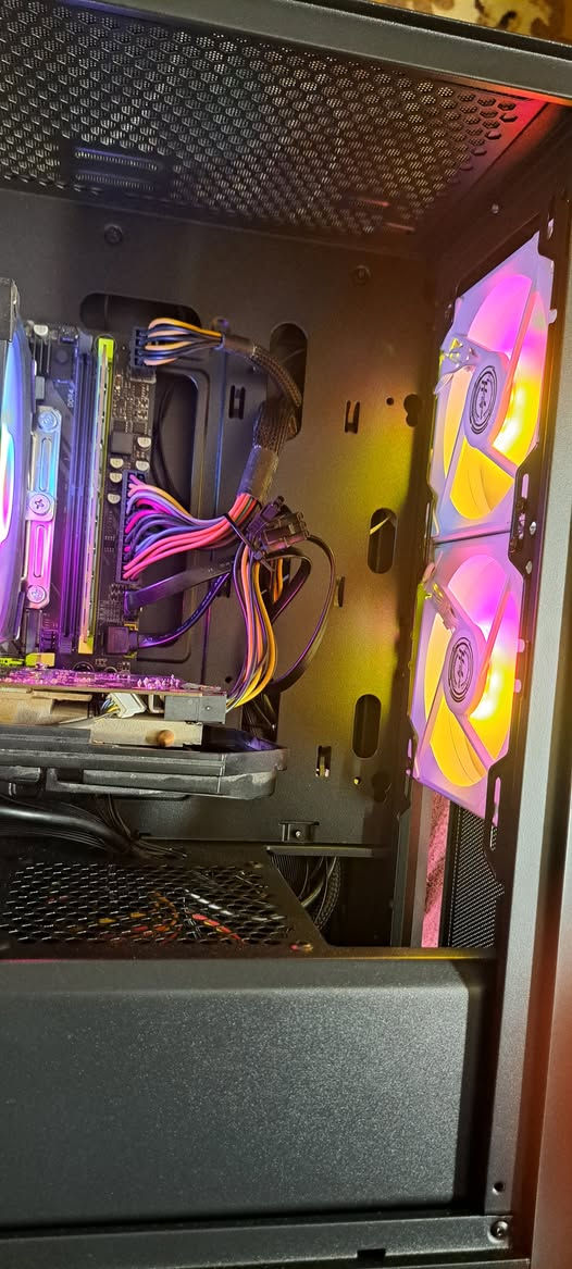 كيس تجميعه للمونتاج والالعاب بمعالج زيون

المعالج intel xeon e5 2666 v3

الفان ag 400

الرام 16 كيكا ddr4

المذربورد huananzhi x99-tf

الهاردات ssd 128 gb - hdd 1 tb

كرت الشاشة axle rx 580 8gb gddr5  

البور سبلاي cooler master 600 watt

كل القطع جديدة واصلية من الكرت و بور سبلاي

الكيس بي العاب قوية مثل Marvel's Spider-Man 2

سعر الكيس 350 الف رقمي ***********

بغداد شارع الصناعه لايوجد توصيل
