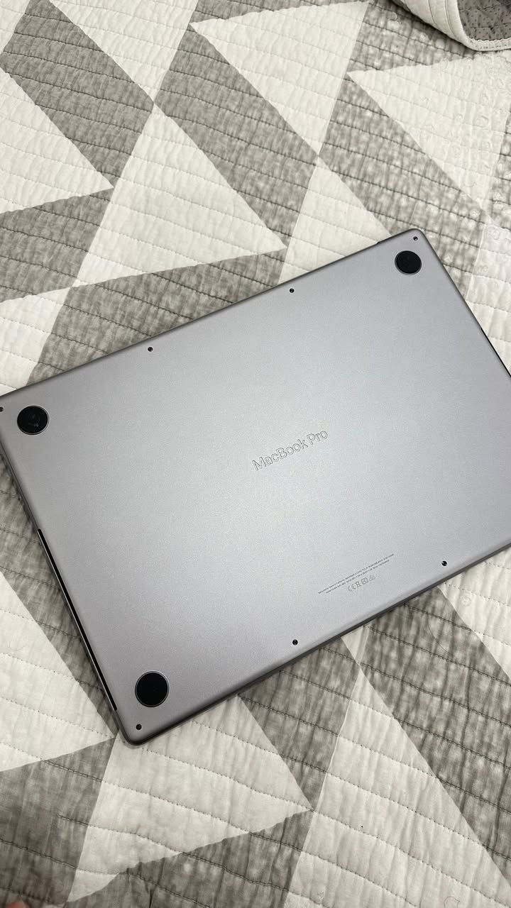 MacBook Pro 2021
معالج M1 
الجهاز نظيف كلش بدون شخوط او كسور 
عدد دورات الشحن 236 مره 
الشحن مالته جداً ممتاز 
لون Silver 
ويا شاحنته الأصلية 140w 
مكاني اربيل ماعندي توصيل

السعر 1.750.000 
مليون و 750 الف وبي مجال


**إذا كنت صاحب هذا الإعلان وتريد حذفه لأي سبب، رجاءا أرسل رسالة إلى الدعم الفني**