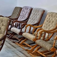 كرسي السعادة • خشب ثقيل • بألوان