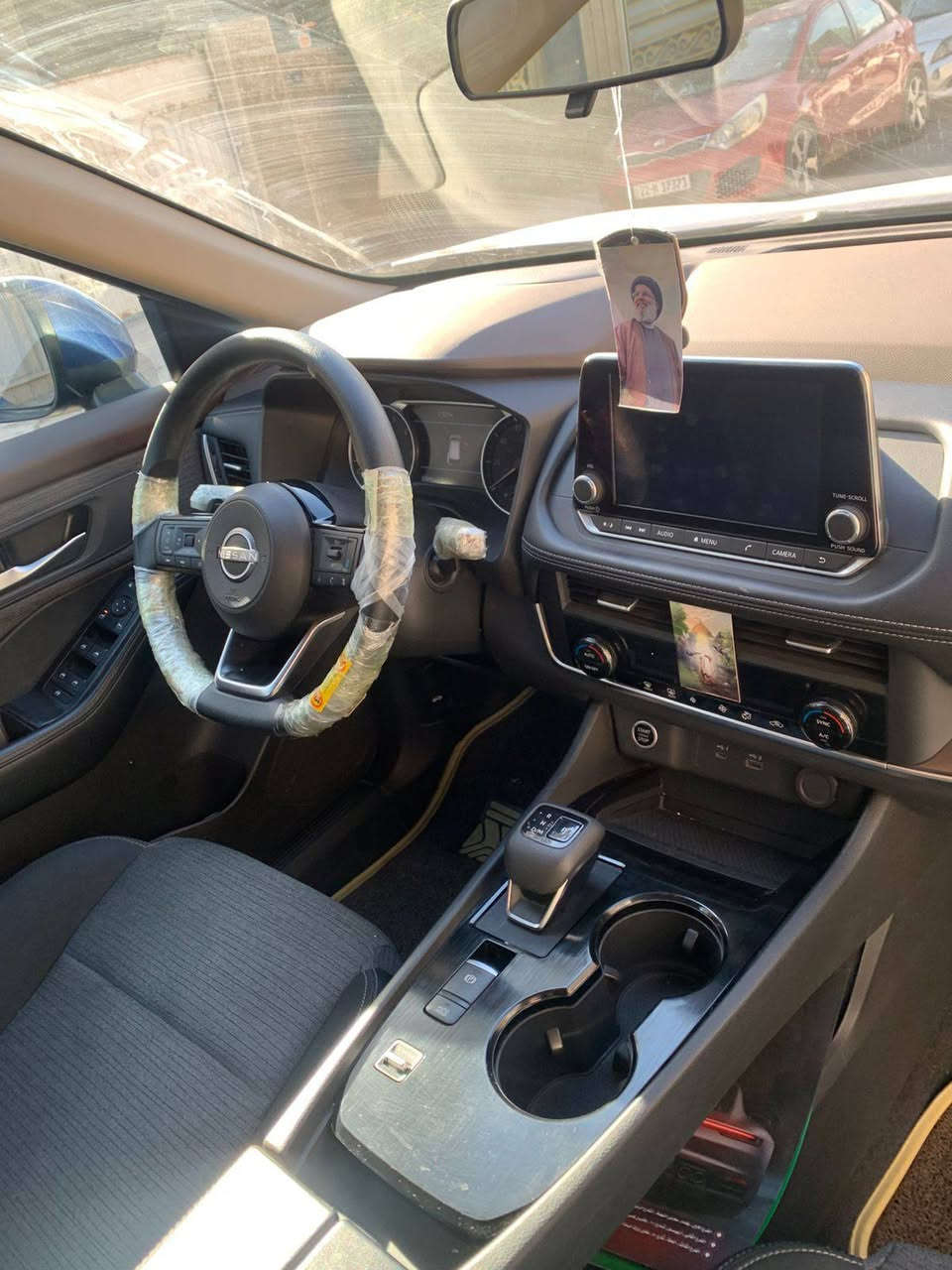 السلام عليكم
نيسان روج 23ماشيه 35 حادث دعاميه فقط 
تخم تاير 
رقم بغداد 
مكانها المشتل 
***********
