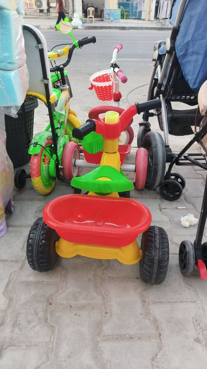 ---
*🚲 بايسكل اطفال 3 عجلات - كسر سعر 🚲*  
السعر: *13,000 دينار فقط* 

*المواصفات:*
- 3 عجلات قوية + سلة كدام + صندوق وره
- مناسب من عمر سنة ل 4 سنوات 
- بلاستك ثقيل ومتين

*العنوان:* الزعفرانية - شارع المعهد بين السدتين  
*المحل:* مصطفى منزلية  
*للتواصل:* ***********

توصيل متوفر داخل الزعفرانية  
الكمية محدودة
