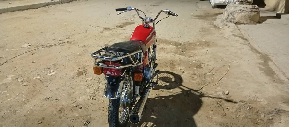 للبيع مكاني نجف بسمي دراجه مكينه شلامچه اصلي عيزه بس مو هواي 950 وبيها مجال رقمي بس اتصال ما بي واتساب ***********
