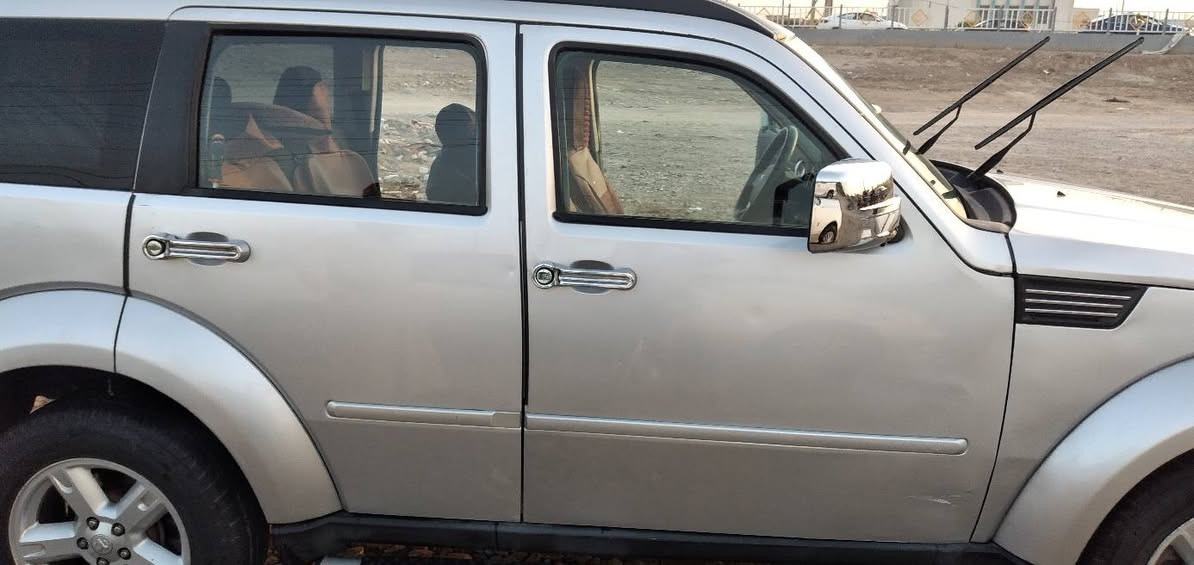 السلام عليكم للبيع دوج نترو موديل ٢٠٠٩مشروع بسمي جاهزه رقم انكليزي مداور السعر ٩٠ بيه مجال للطيبين العنوان الناصرية قلعه السكر  رقم الموبايل *********** والرزاق الله
