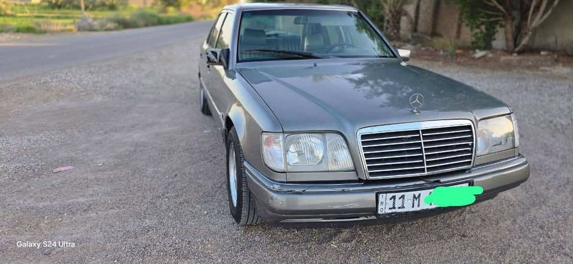 السلام عليكم 
مارسدس دب موديل 1991
بسمي محرك كاز OM606
كير D4
قواعد دبلات سليمه 
تبريد شغال 
نواقصها الدعاميه الاماميه مشكوكه ترجع فايبر كلاس 
صدر الامامي جيد جداً 
صدرها الخلفي جيد 
صرفها خير من الله 
للبيع سعرها 83 ورقة 
***********
