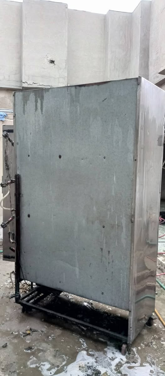 السلام عليكم يوجد غراض البيع شوايه دجاج وطباخ فلافل +فنكر +بركل لبيع  و مفرغه لشراي يتصل فيس أو تصال ***********
