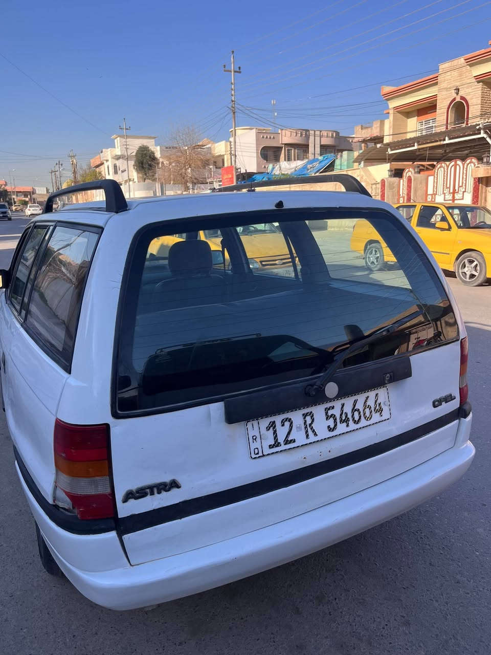 استرا موديل 92
محرك 16 
رقم انكليزي اني الشرعي 
وشرط التحوبل
كابون بانزين ورقي
كير ومحرك بشرط
دوشمة تغليف جديد 
صبغ قطعتين جامغ وقبغ الصندوك 
السعر 53 وبيها مجال جداً بسيط
قفل ماكو بل تيلفون تعال وشوف بعينك 
***********
