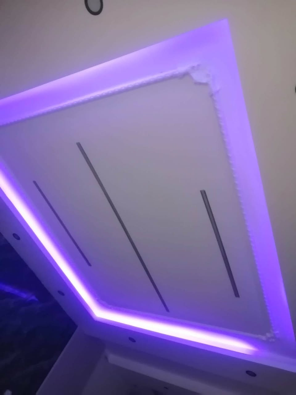 ---

🎨✨ أبو يوسف للديكورات ✨🎨
جمال بيتك يبدي من اللمسة الأخيرة.. وإحنا نضمنلك أحلى لمسة!

🔹 شغلنا يشمل:
✅ جبسون بورد بأحدث التصاميم
✅ صبغ وطلاء بأجود الأنواع
✅ تغليف جدران (بديل الرخام + بديل الخشب)
✅ سقوف ثانوية حديثة

📍 الخدمة حصراً داخل الموصل
✔️ التزام، سرعة، وأمانة بالعمل

📞 للتواصل: [‏‪بي واتساب***********‬‏]

✨ مع أبو يوسف .. خلي بيتك يحچي بذوقك ✨
