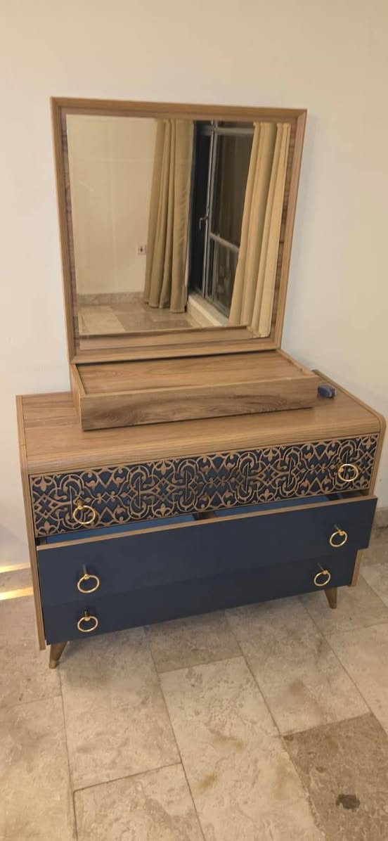 المكان المنصور ابيع شلعه وحده ماابيع مفرد شلعه وحده مليون ونص 
***********
