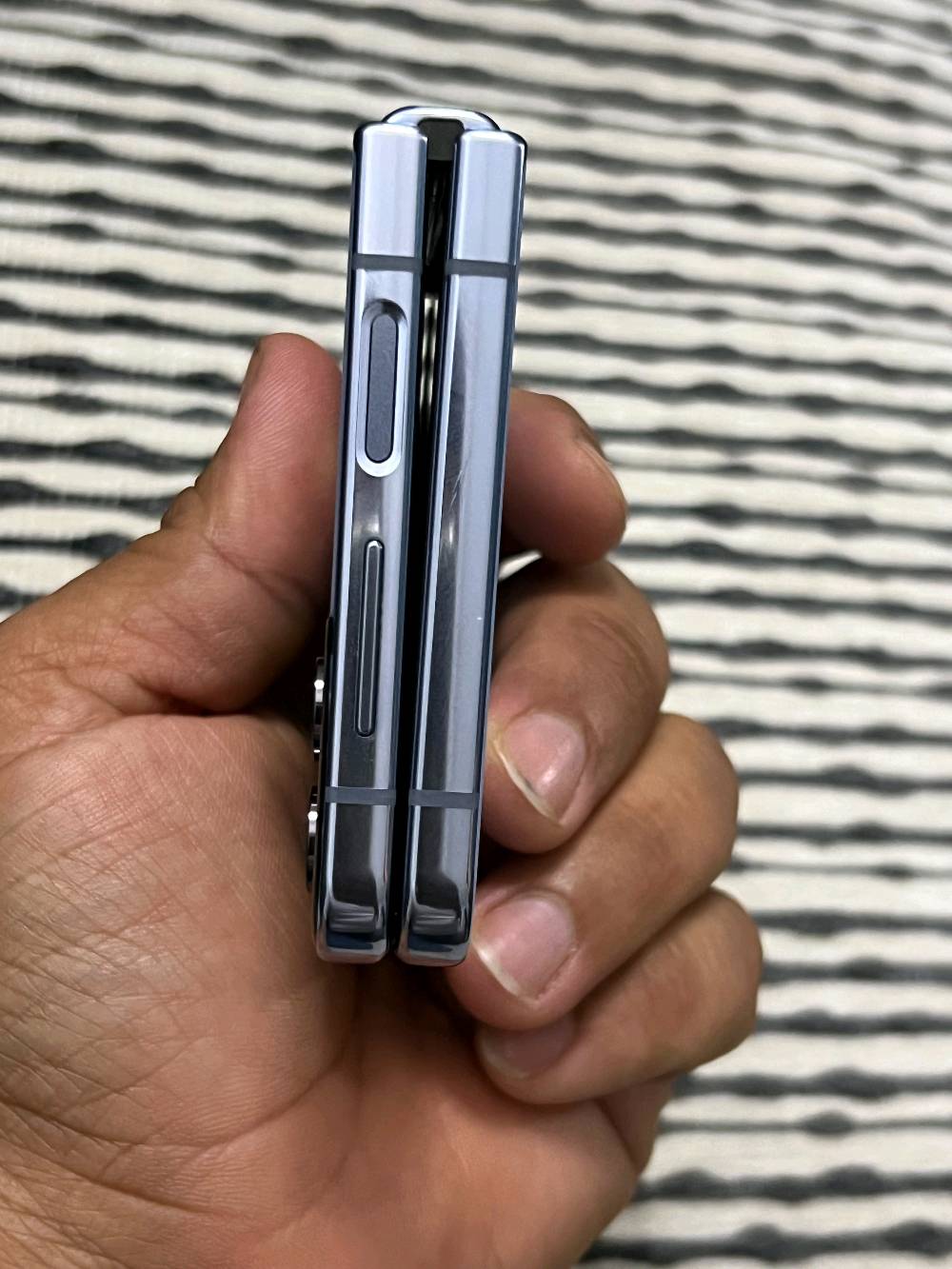 سامسونك فليب ٤ ذاكرة ١٢٨ و رام ٨ جهاز نظيف جدا واستخدام بيت بدون ملحقات فقط الجهاز
  
السعر ٢٧٥ الف وبي مجال للشراي 

مكاني بغداد حي العامل